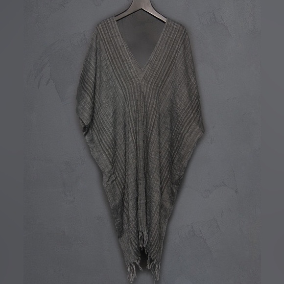 ✨MONSERAT DE LUCCA✨Long Gauze Poncho in Slate - Picture 8 of 9